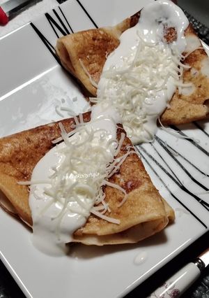 Sonkás sajtos palacsinta fokhagymás joghurttal gluténmentesen recept fotója