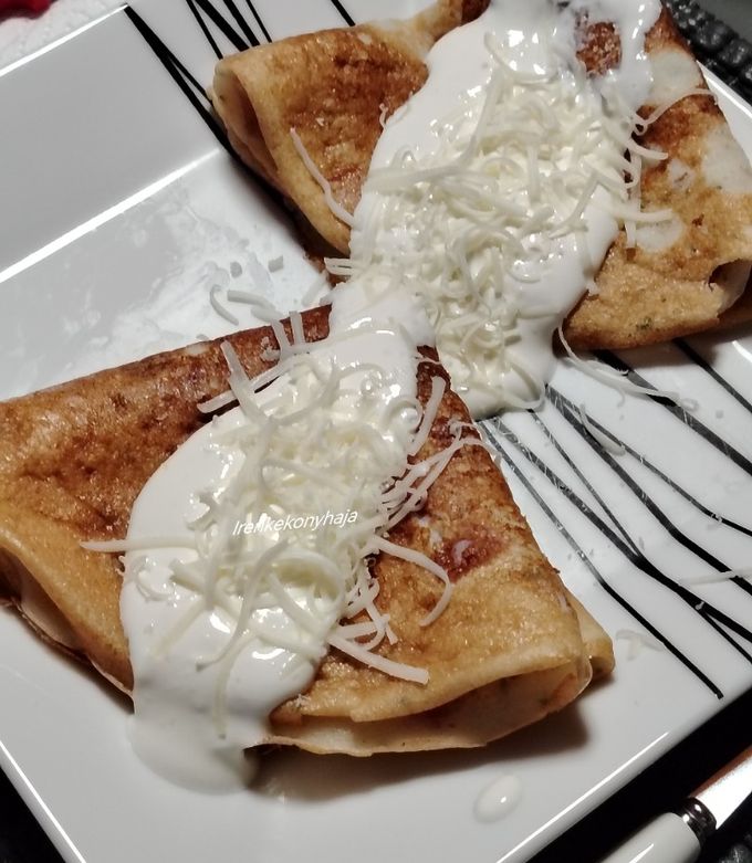 Sonkás sajtos palacsinta fokhagymás joghurttal gluténmentesen recept fotója