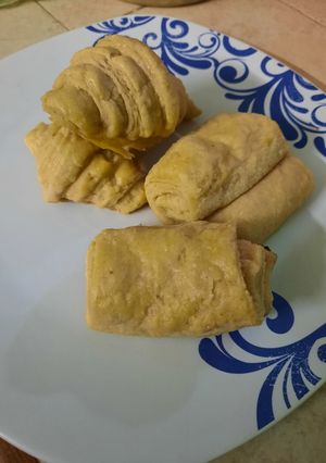 Una foto de Croissants y chocolatines de masa danesa