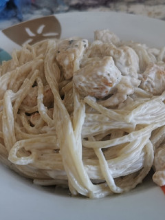 Una foto de Espaguetis con pechuga y nata sin lactosa