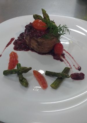 Una foto de Medallón de lomo con salsa agridulce