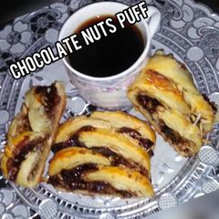A picture of Chocolate nuts puff.