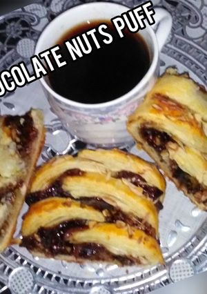 A picture of Chocolate nuts puff.