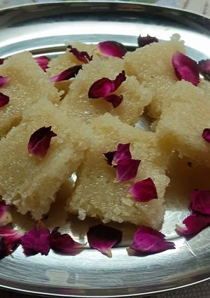 नारियल(गोला) की बर्फी रेसिपी मुख्य फोटो