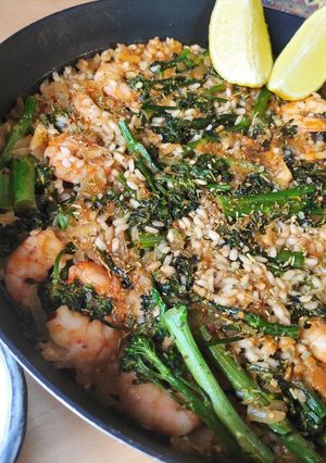 Una foto de Arroz con langostinos y bimi