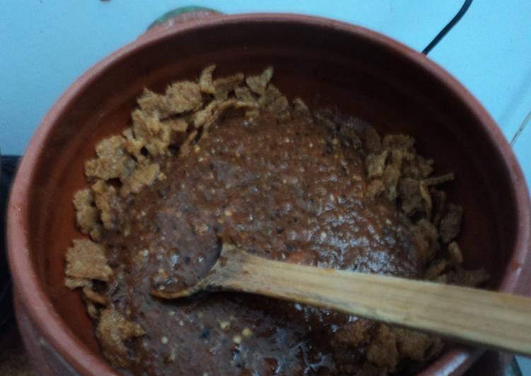 Chicharrón o duro de cerco con salsa asada el Ocote