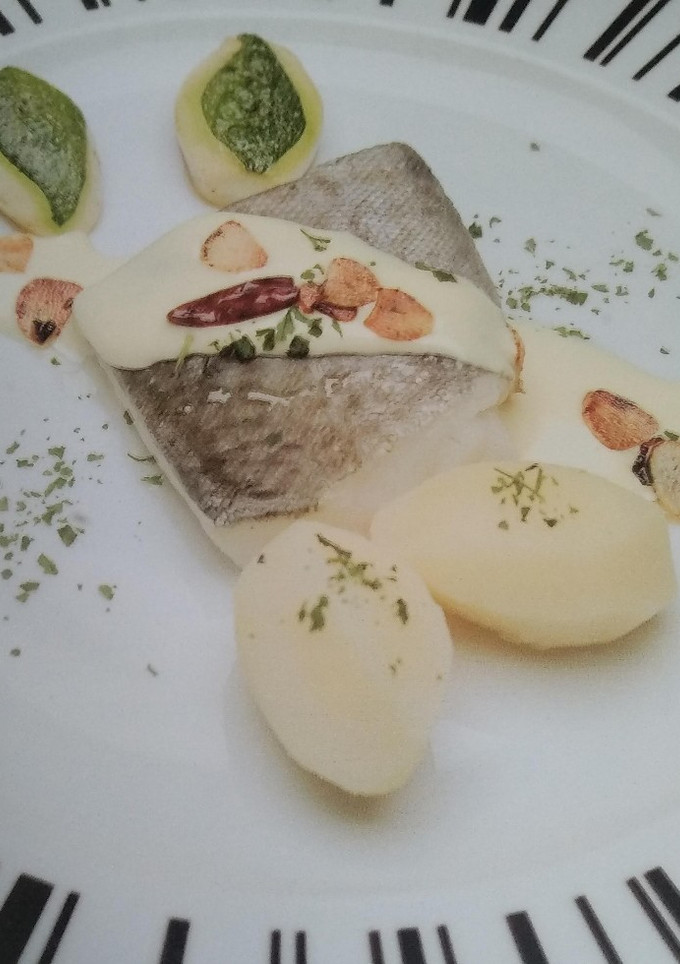 Una foto de Bacalao al pilpil con verduras asadas