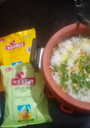 વેજ મટકા બિરયાની (Veg Matka Biryani Recipe In Gujarati) રેસીપી મુખ્ય ફોટો