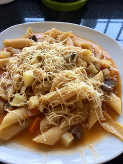 Una foto de Guiso de fideos 🍝