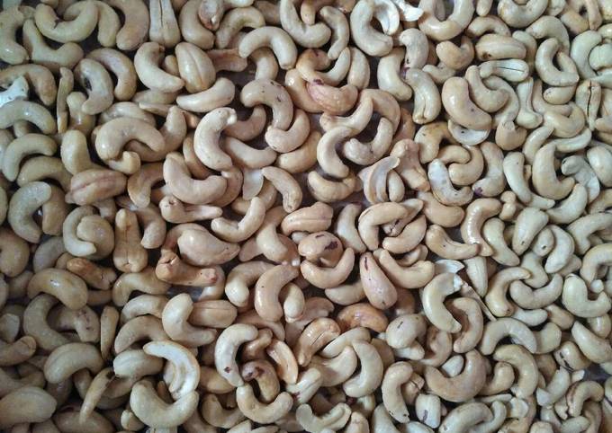 Kacang mete goreng bawang empuk