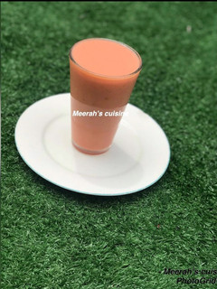 A picture of Mixed fruit smoothie.