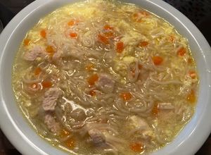 Una foto de Sopa de cabello de ángel y pollo