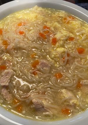Una foto de Sopa de cabello de ángel y pollo