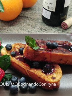 Una foto de Torrijas con Salsa de Vino