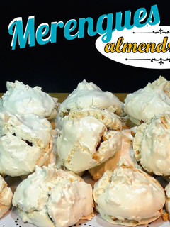 Una foto de Merengues almendrados