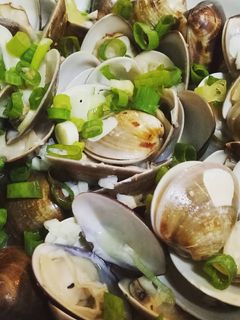 氣炸鍋料理-酒蒸蒜香奶油蛤蜊 的食譜成品照片