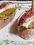 Pincho semipicante de aguacate y anchoas