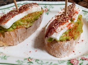 Foto principal de Pincho semipicante de aguacate y anchoas