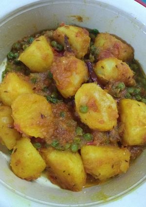 A picture of Dum aloo.