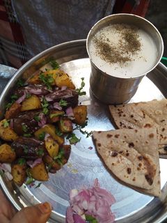 भरवां मसालेदार बैंगन आलू (Bharva masaledar baingan aloo recipe in hindi) रेसिपी मुख्य फोटो