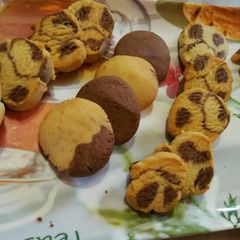 A picture of Leopard cookies.