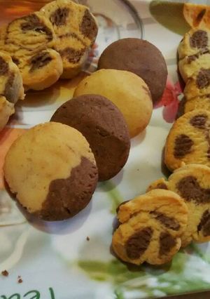 A picture of Leopard cookies.