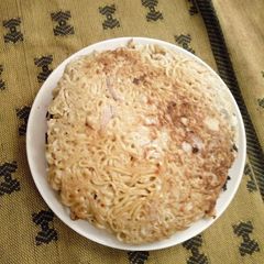 A picture of Fried noodles with egg.
