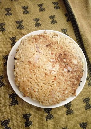 A picture of Fried noodles with egg.