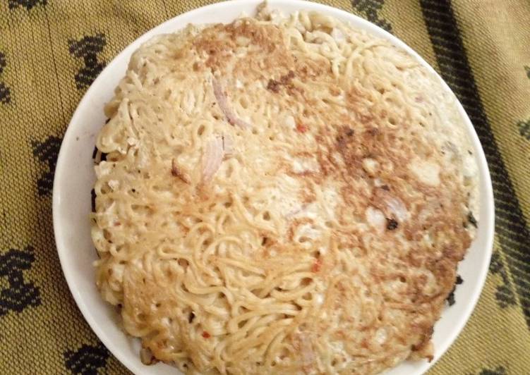 Fried noodles with egg