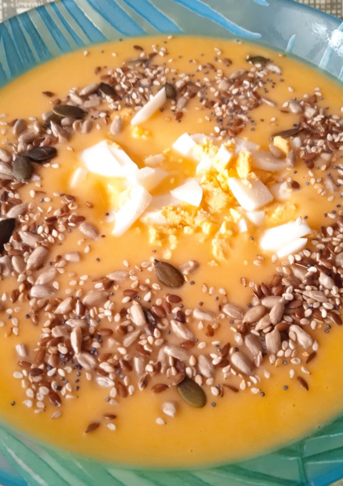 Una foto de Crema de calabacín y tomate