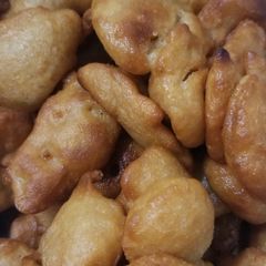 A picture of Gulgula odiya dish.