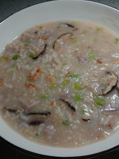 芋頭香菇粥 的食譜成品照片