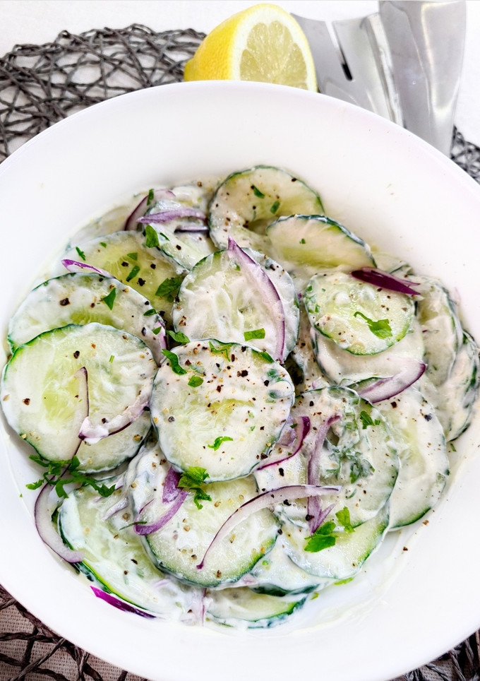 Una foto de Ensalada cremosa de pepino