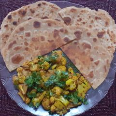 A picture of Punjabi style dry aloo gobi.