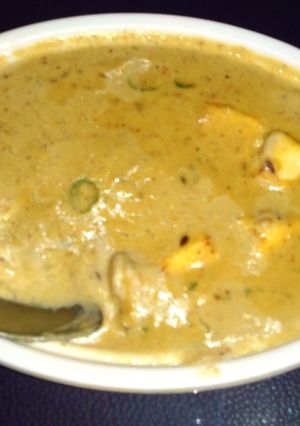 A picture of Matar paneer.