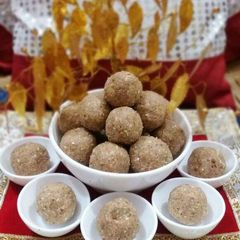 A picture of Sesame and flatten rice laddu.