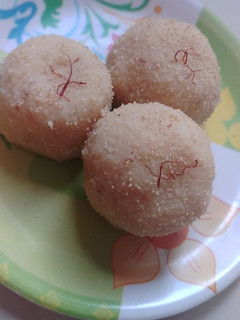 રવા ના લાડવા(rava na ladu recipe in gujarati) રેસીપી મુખ્ય ફોટો