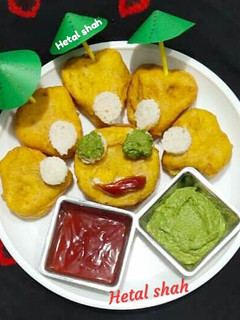 ब्रेड चीजी पकौड़े (bread cheesy pakode recipe in Hindi) रेसिपी मुख्य फोटो