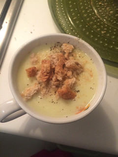 Una foto de Crema de calabacín con quesitos