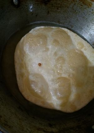 A picture of Bhatura.