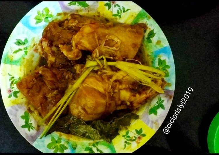 Ayam Ungkep Bumbu Kuning