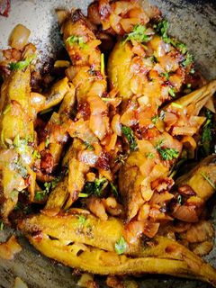 करेले प्याज़ की सब्जी (Karele Pyaz ki Sabzi Recipe in Hindi) रेसिपी मुख्य फोटो