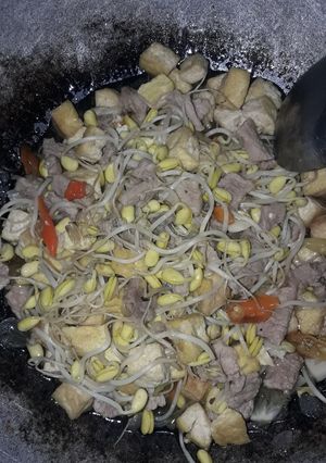 Foto resep Tumis tahu kuning,kecambah delai,daging sapi sisa kurban simpel banget