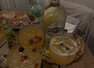 Una foto de Baile de la Pasión (Passion Fruit Martini adaptado)