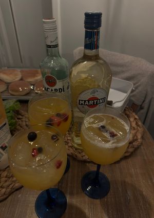 Una foto de Baile de la Pasión (Passion Fruit Martini adaptado)