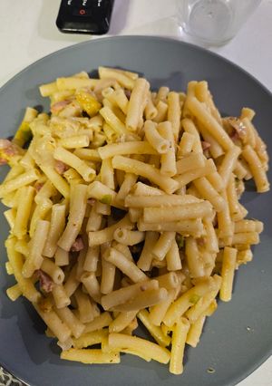 Une photo de Pâtes à la courgette, jambon et crème semi-épaisse