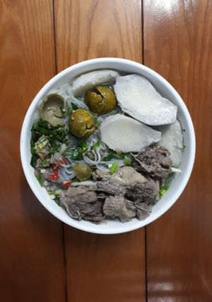 Hình của món Bún vịt om sấu.
