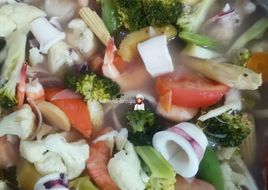 Tom Yam Putih Jernih Seafood & Nanas