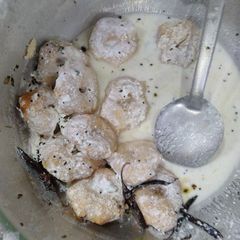 A picture of Dahi bara.