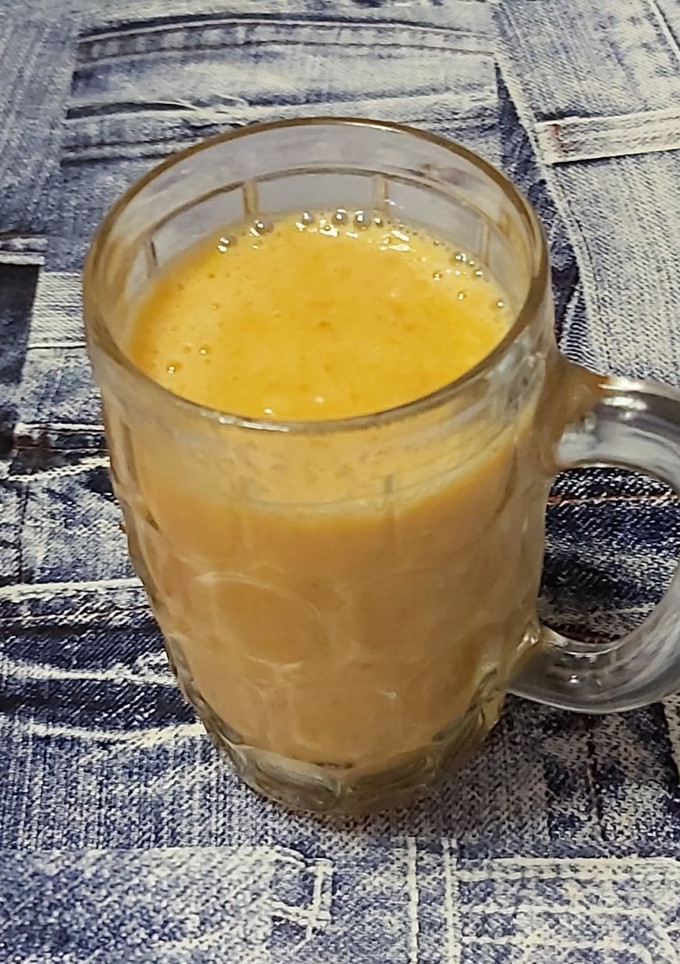 Una foto de Licuado de sandía, plátano y naranja